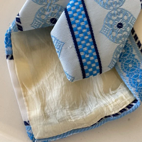 Vintage Sir Winston Blue and White Old School Necktie - Picture 5 of 7